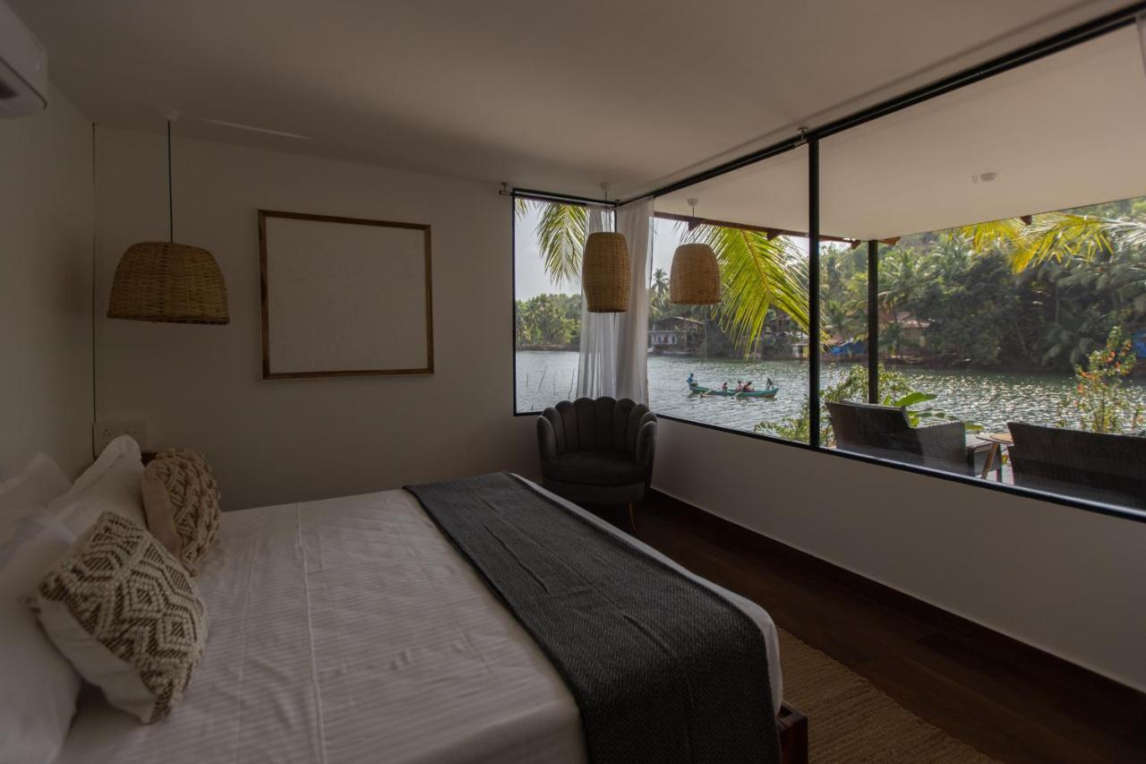 Pont Bleu Suites Riverside & Pool Канакона Екстериор снимка