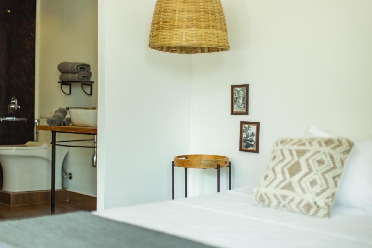 Pont Bleu Suites Riverside & Pool Канакона Екстериор снимка