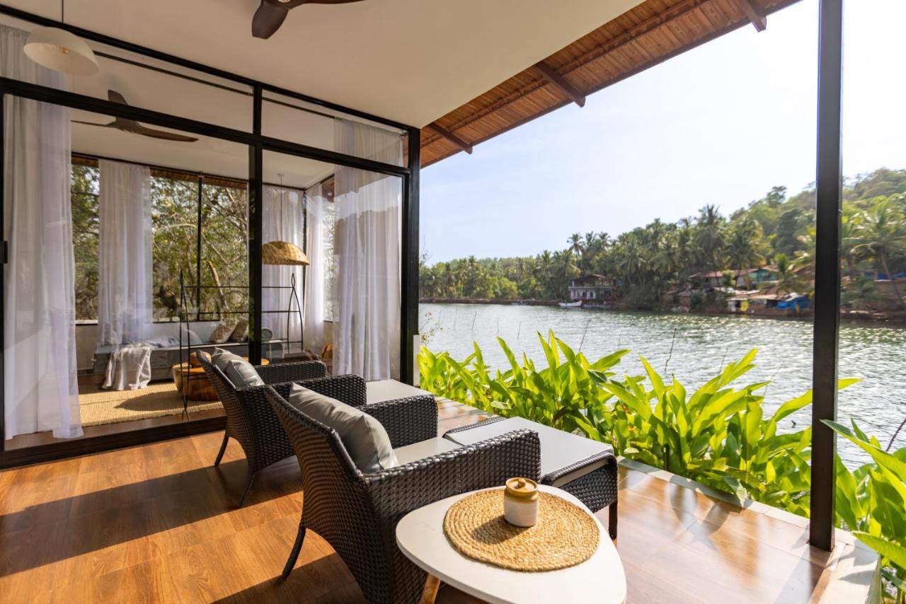 Pont Bleu Suites Riverside & Pool Канакона Екстериор снимка