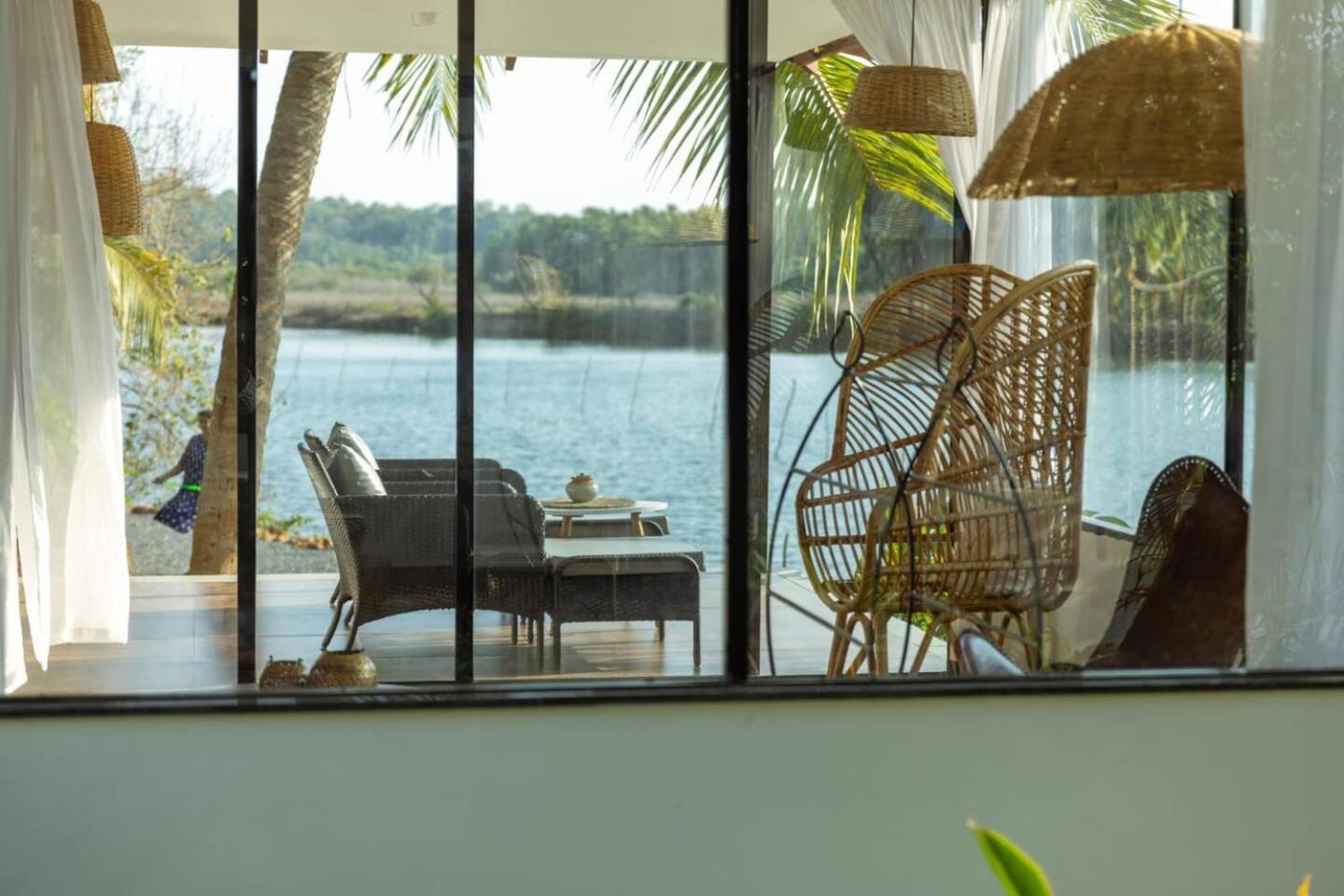 Pont Bleu Suites Riverside & Pool Канакона Екстериор снимка
